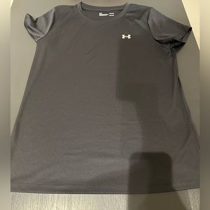 UnderArmor Fitted shirt, soft material/dry fit